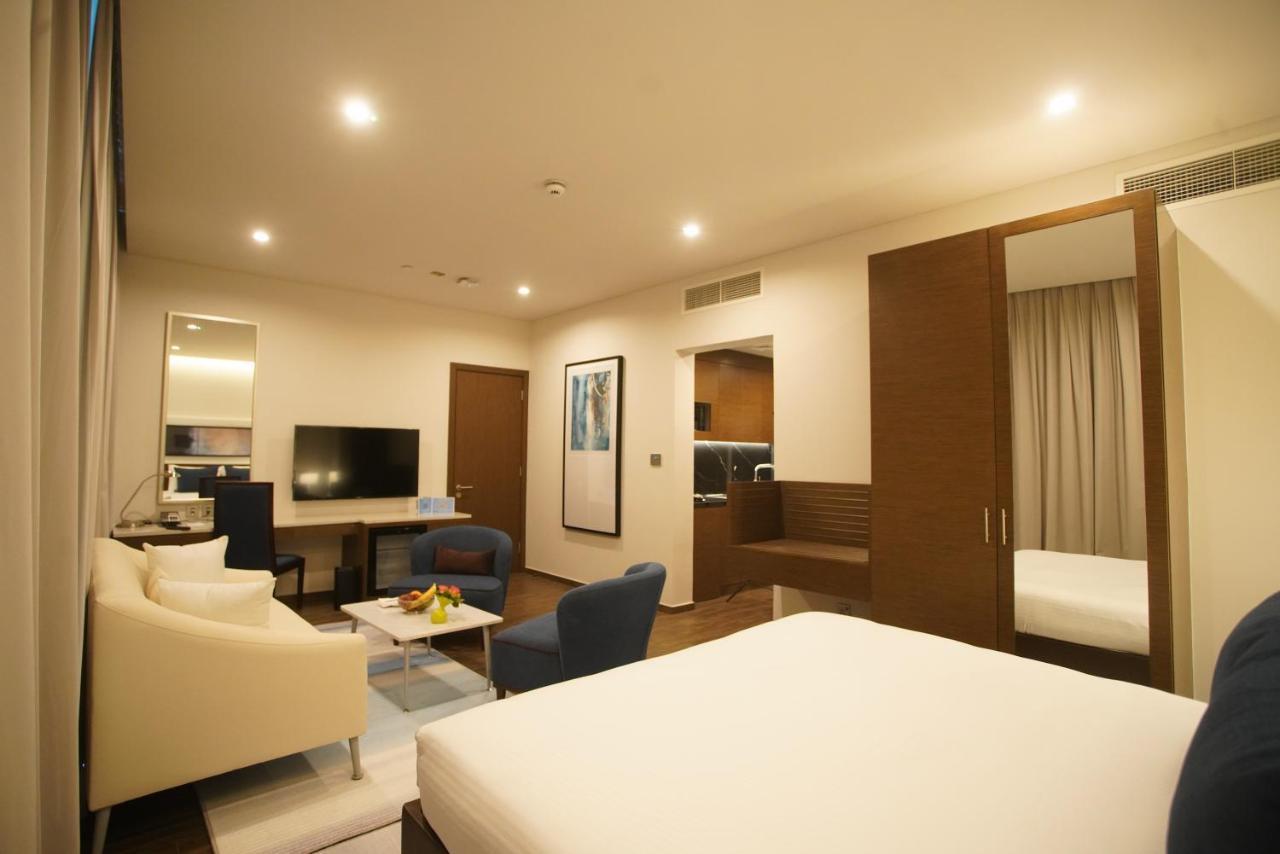 C - Hotel And Suites ドーハ エクステリア 写真