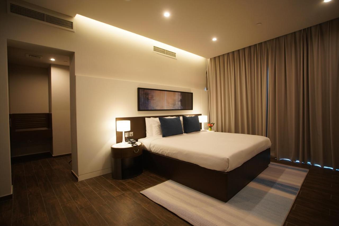 C - Hotel And Suites ドーハ エクステリア 写真