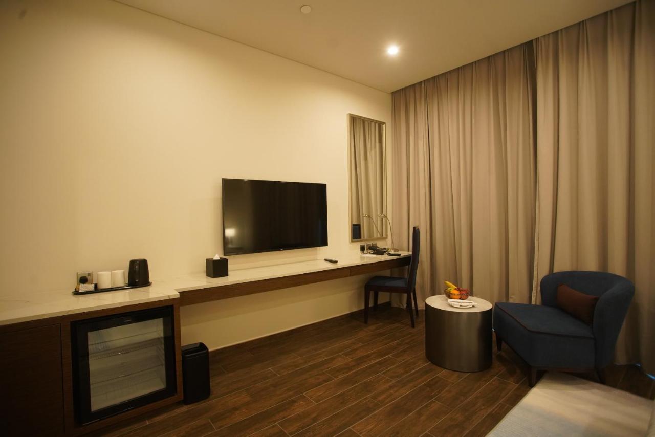 C - Hotel And Suites ドーハ エクステリア 写真