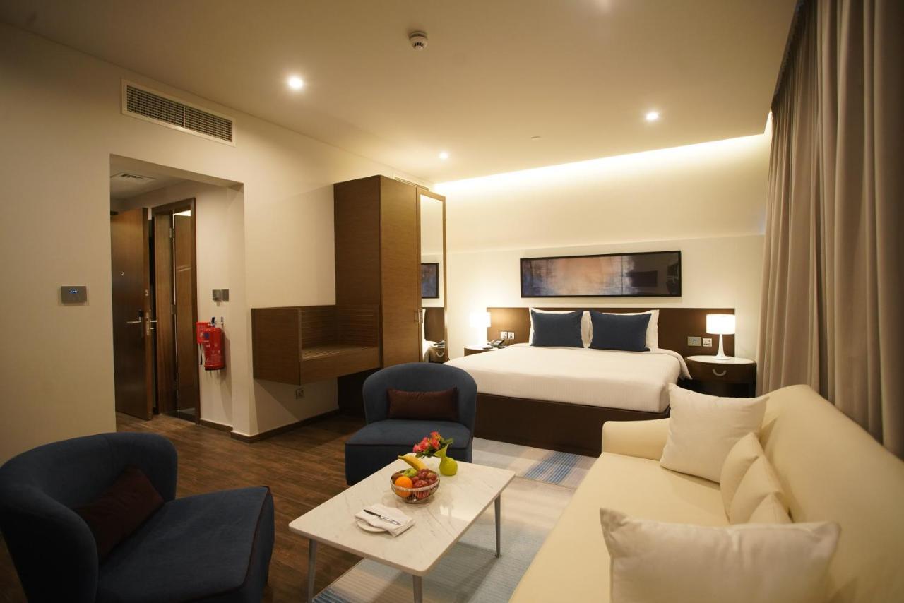 C - Hotel And Suites ドーハ エクステリア 写真