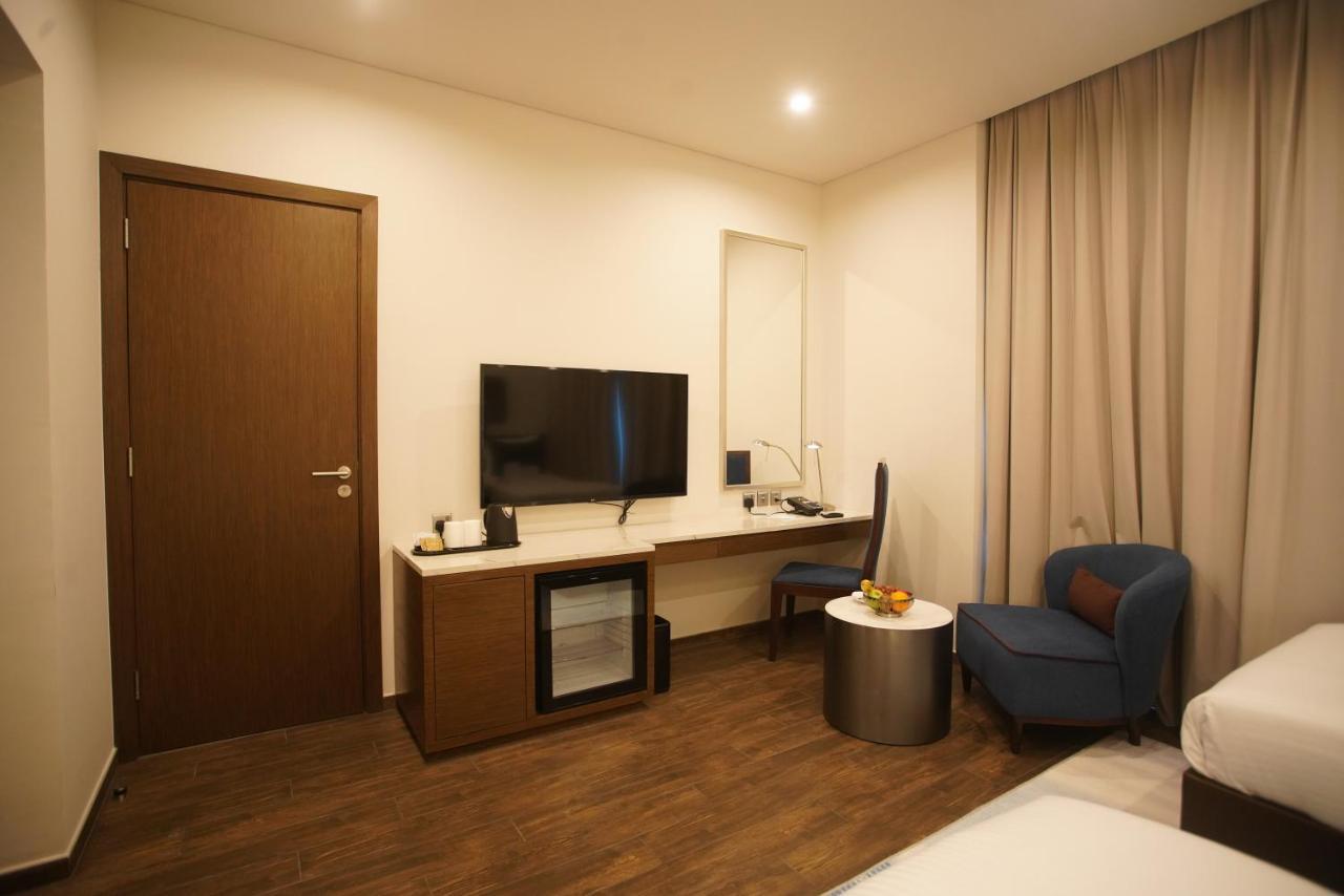 C - Hotel And Suites ドーハ エクステリア 写真